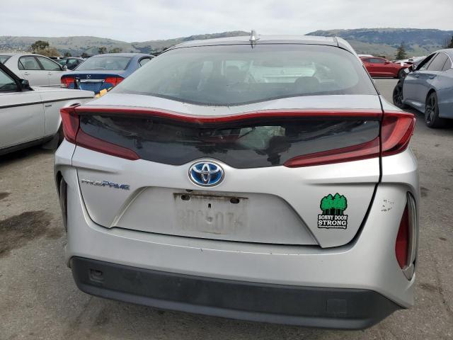JTDKARFP1H3060085 - 2017 TOYOTA PRIUS PRIM SILVER photo 6