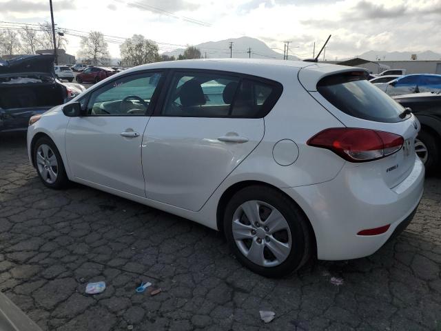 KNAFK5A86G5604703 - 2016 KIA FORTE LX WHITE photo 2