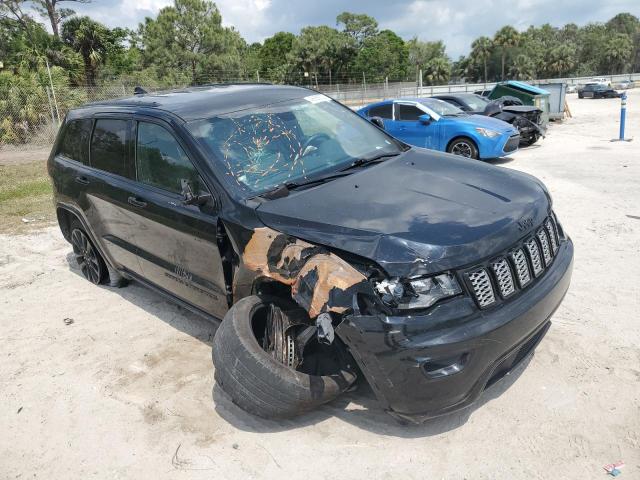 1C4RJEAG8JC111845 - 2018 JEEP GRAND CHER LAREDO BLACK photo 4