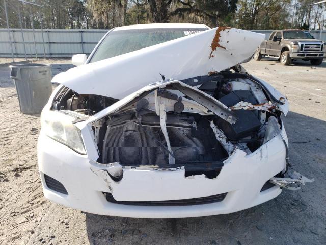 4T1BF3EK0BU775568 - 2011 TOYOTA CAMRY BASE WHITE photo 5