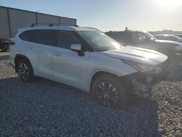 5TDGZRBH9LS019465 - 2020 TOYOTA HIGHLANDER XLE WHITE photo 4