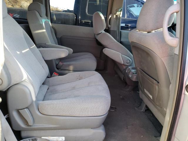 KNDMB133176124986 - 2007 KIA SEDONA EX SILVER photo 11