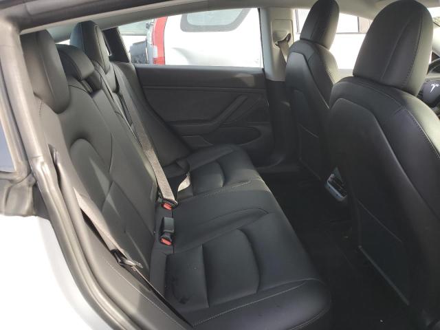 5YJ3E1EB0JF093345 - 2018 TESLA MODEL 3 Silber Foto 10