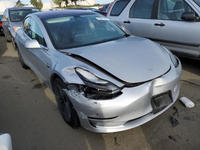 5YJ3E1EB0JF093345 - 2018 TESLA MODEL 3 Silber Foto 4
