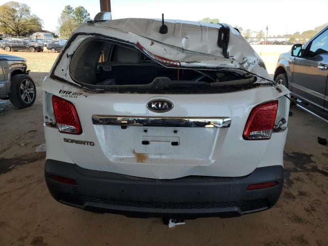 5XYKT3A1XBG067985 - 2011 KIA SORENTO BASE WHITE photo 6