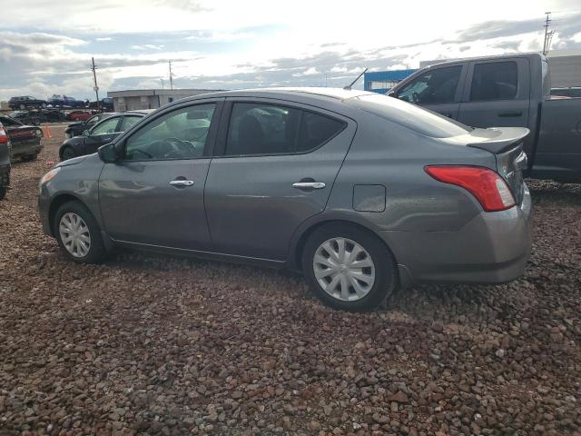 3N1CN7AP6JL819637 - 2018 NISSAN VERSA S GRAY photo 2