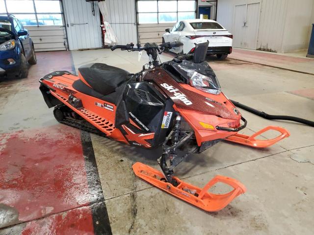 2BPSUWFD2FV000193 - 2015 SKI DOO RENEGADE ORANGE photo 1