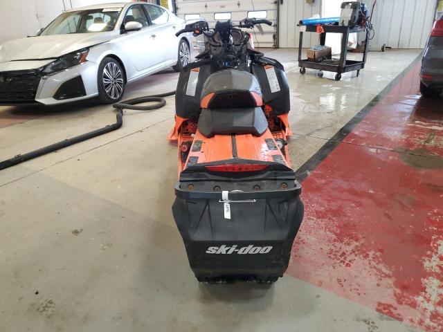 2BPSUWFD2FV000193 - 2015 SKI DOO RENEGADE ORANGE photo 3