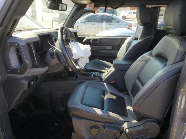 1FMDE5CH2PLC18267 - 2023 FORD BRONCO BASE GRAY photo 7