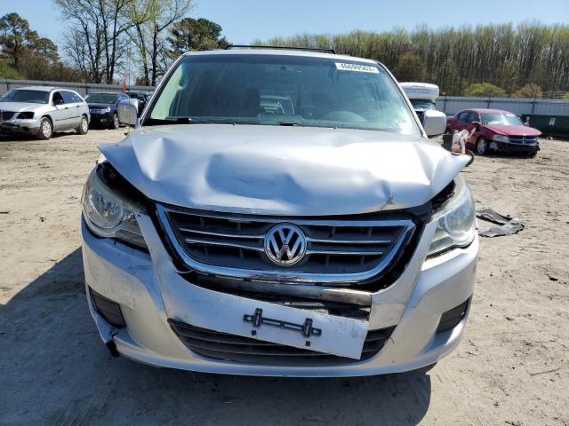 2C4RVABGXCR151978 - 2012 VOLKSWAGEN ROUTAN SE SILVER photo 5