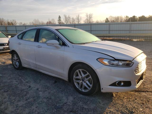 3FA6P0HD8GR288251 - 2016 FORD FUSION SE WHITE photo 4