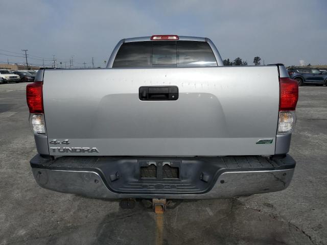 5TFUW5F11AX150513 - 2010 TOYOTA TUNDRA DOUBLE CAB SR5 SILVER photo 6