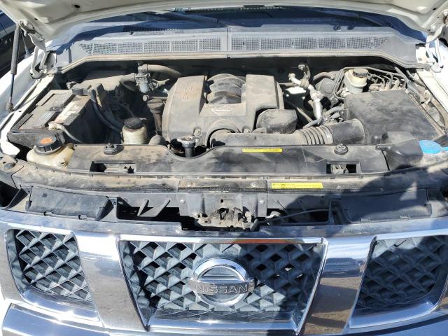 1N6AA06AX5N529741 - 2005 NISSAN TITAN XE WHITE photo 11