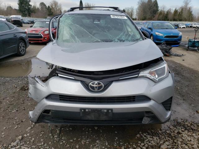 JTMBFREV1JJ222235 - 2018 TOYOTA RAV4 LE SILVER photo 5