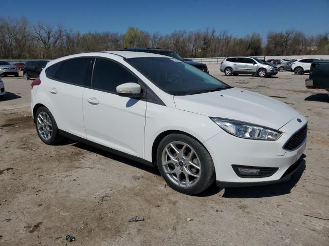 1FADP3K20FL329873 - 2015 FORD FOCUS SE WHITE photo 4