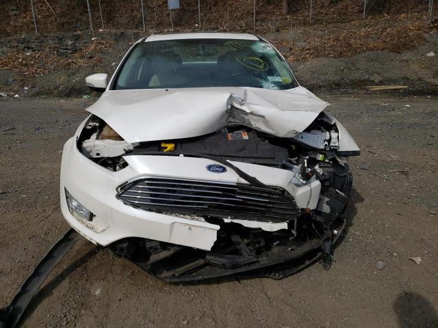 1FADP3J29JL323841 - 2018 FORD FOCUS TITANIUM WHITE photo 5