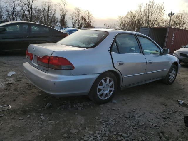 1HGCG56782A114417 - 2002 HONDA ACCORD SE SILVER photo 3