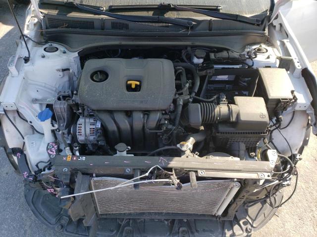 3KPF24AD9NE476369 - 2022 KIA FORTE FE WHITE photo 11