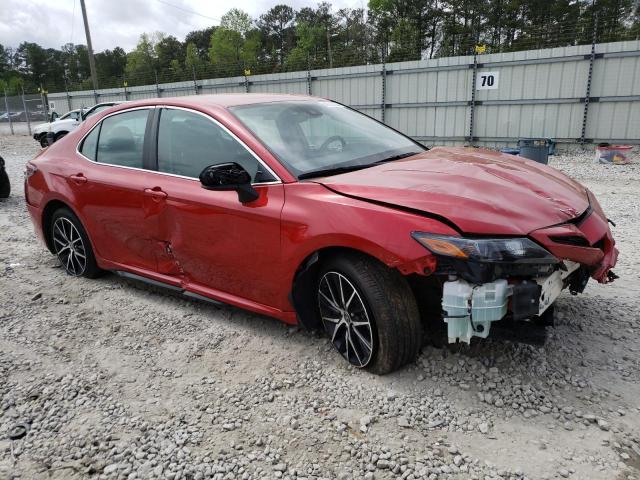 4T1G11AK0MU485705 - 2021 TOYOTA CAMRY SE RED photo 4