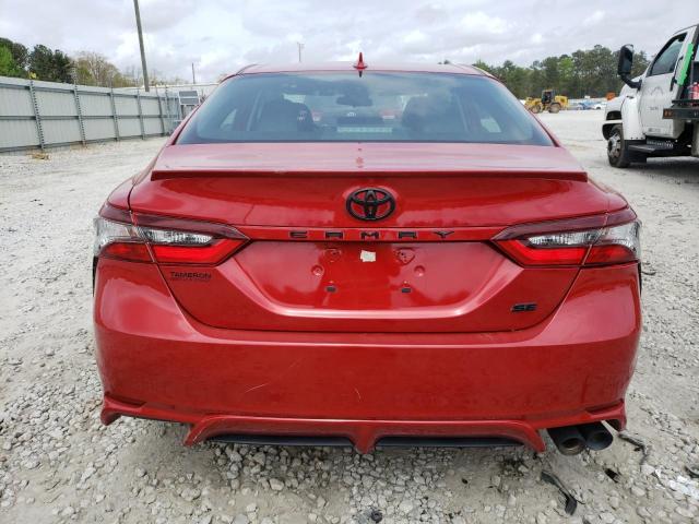 4T1G11AK0MU485705 - 2021 TOYOTA CAMRY SE RED photo 6