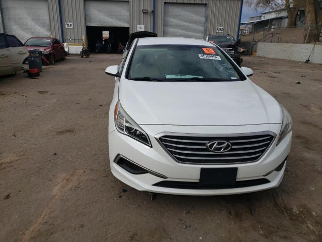 5NPE24AF8GH262470 - 2016 HYUNDAI SONATA SE WHITE photo 5