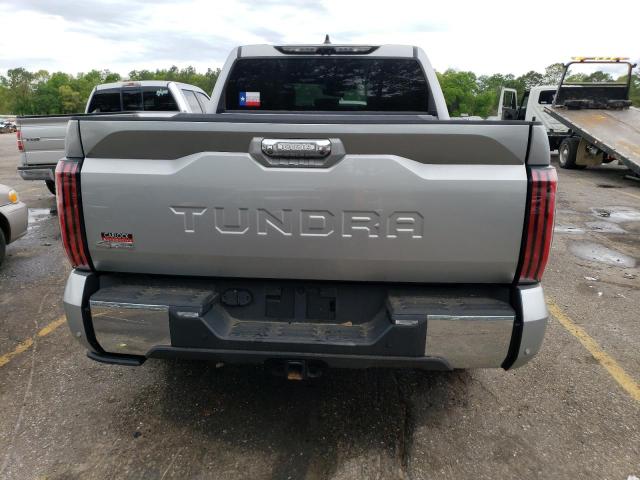 5TFMA5DB9NX015568 - 2022 TOYOTA TUNDRA CREWMAX PLATINUM Silber Foto 6