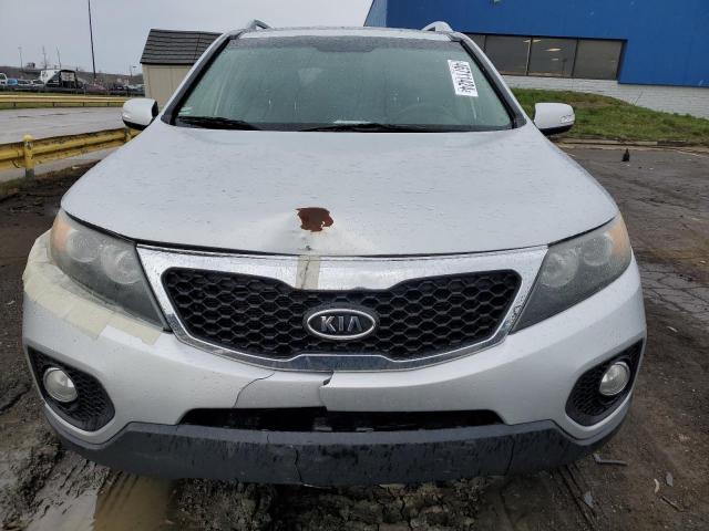 5XYKU4A29BG001830 - 2011 KIA SORENTO EX SILVER photo 5