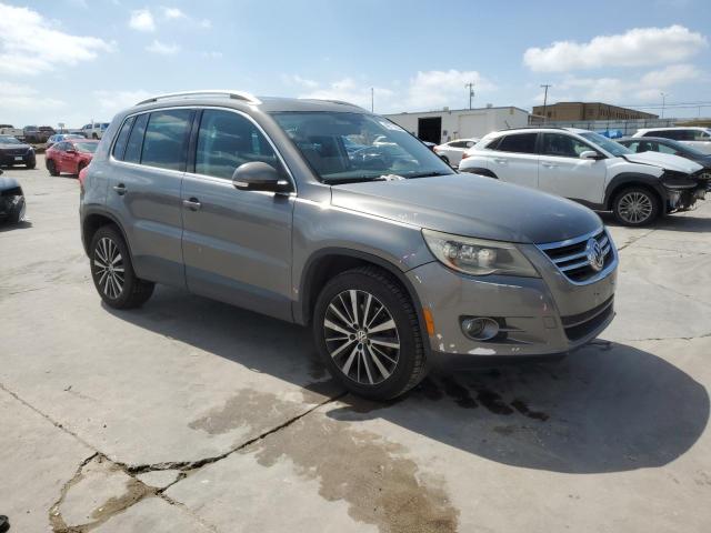 WVGBV75N79W000963 - 2009 VOLKSWAGEN TIGUAN SE GRAY photo 4