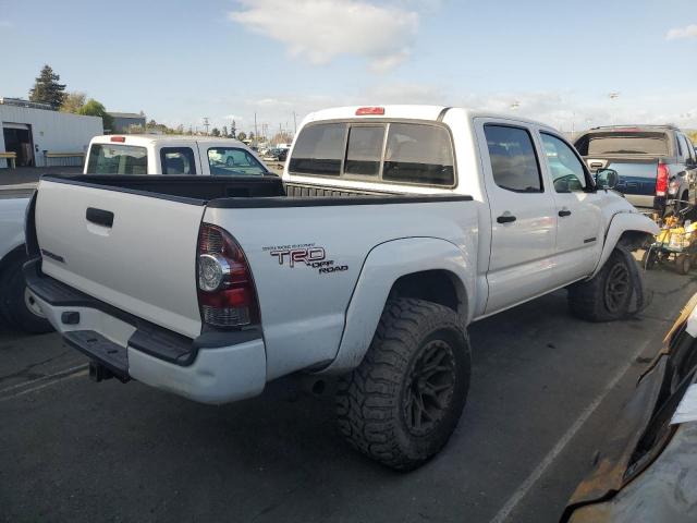 3TMJU4GN6BM113372 - 2011 TOYOTA TACOMA DOUBLE CAB PRERUNNER WHITE photo 3