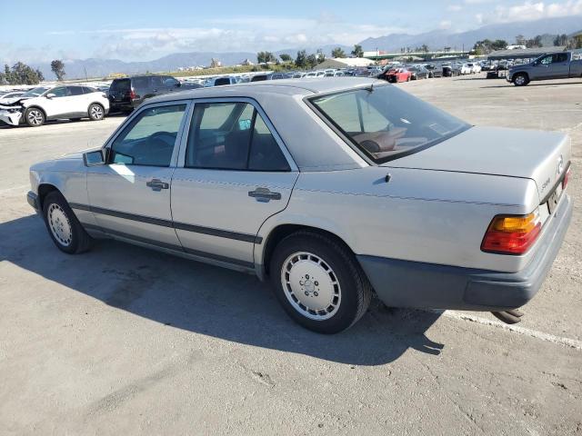 WDBEA30D5GA139258 - 1986 MERCEDES-BENZ 300 E SILVER photo 2