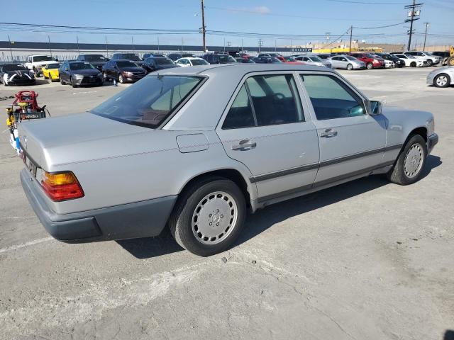 WDBEA30D5GA139258 - 1986 MERCEDES-BENZ 300 E SILVER photo 3