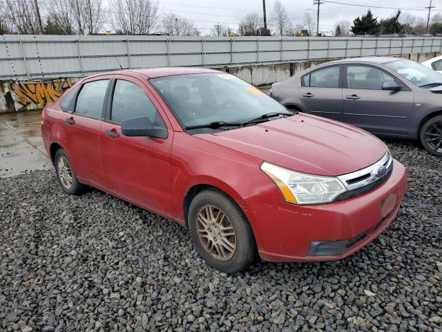 1FAHP3FNXAW114417 - 2010 FORD FOCUS SE RED photo 4