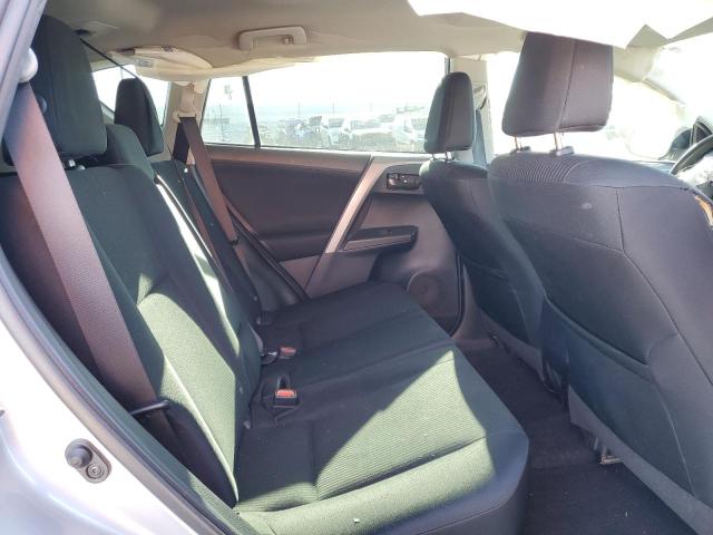 2T3ZFREVXGW267845 - 2016 TOYOTA RAV4 LE 银色 照片 11