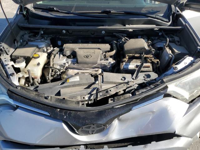 2T3ZFREVXGW267845 - 2016 TOYOTA RAV4 LE 银色 照片 12