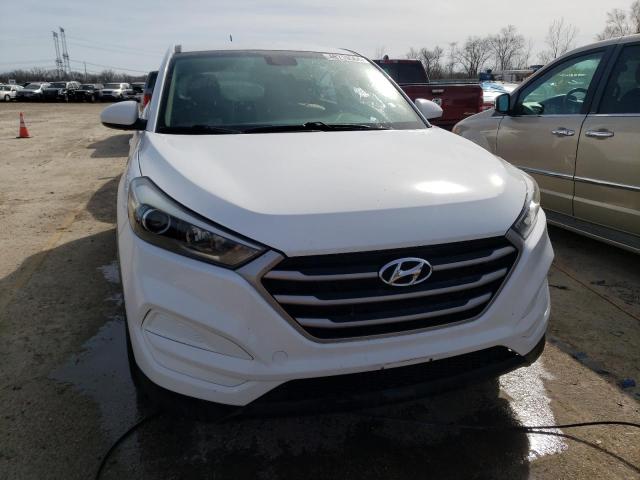 KM8J23A40HU262621 - 2017 HYUNDAI TUCSON SE WHITE photo 5