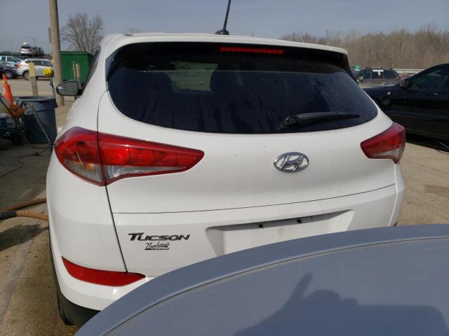 KM8J23A40HU262621 - 2017 HYUNDAI TUCSON SE WHITE photo 6