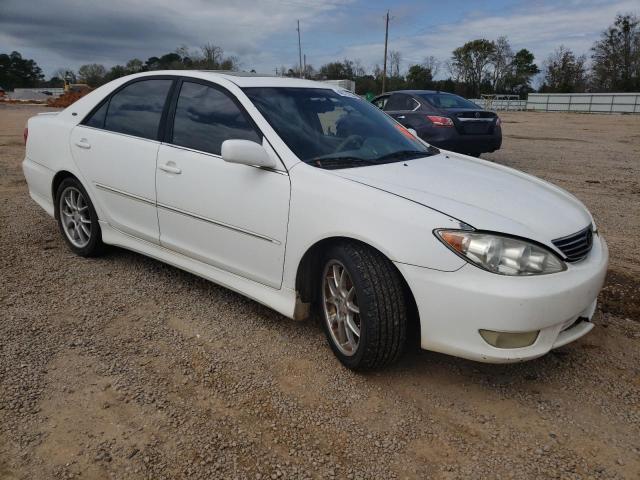 4T1BF32K45U604122 - 2005 TOYOTA CAMRY LE WHITE photo 4