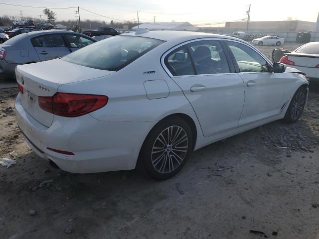 WBAJB1C5XKB375376 - 2019 BMW 530XE WHITE photo 3