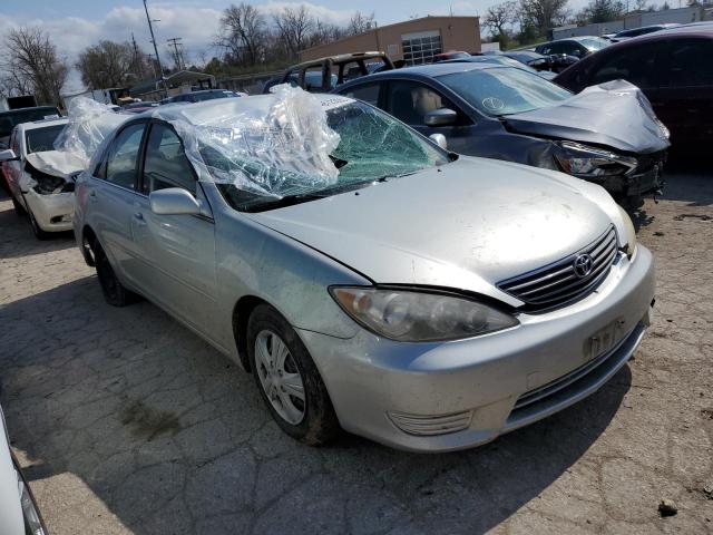 JTDBE30K663059607 - 2006 TOYOTA CAMRY LE SILVER photo 4