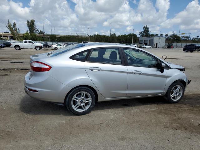 3FADP4BJXKM117648 - 2019 FORD FIESTA SE SILVER photo 3