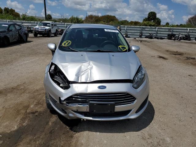 3FADP4BJXKM117648 - 2019 FORD FIESTA SE SILVER photo 5