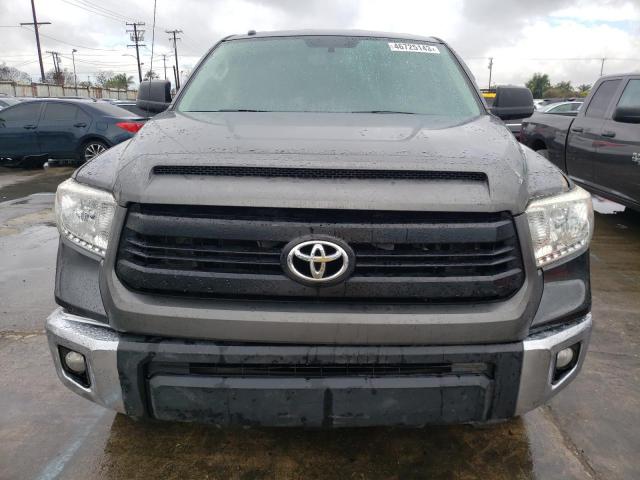 5TFRM5F1XFX093926 - 2015 TOYOTA TUNDRA DOUBLE CAB SR/SR5 GRAY photo 5