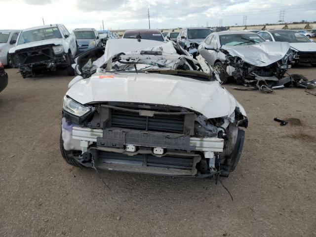 1FA6P0H73G5105965 - 2016 FORD FUSION SE WHITE photo 5