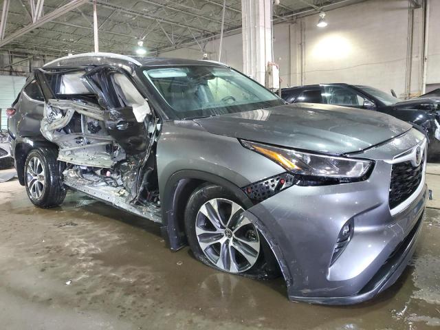 5TDGZRBHXNS222559 - 2022 TOYOTA HIGHLANDER XLE 灰色 照片 4
