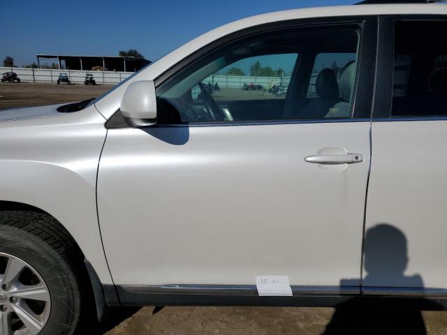 5TDZK3EH8BS028923 - 2011 TOYOTA HIGHLANDER BASE WHITE photo 13