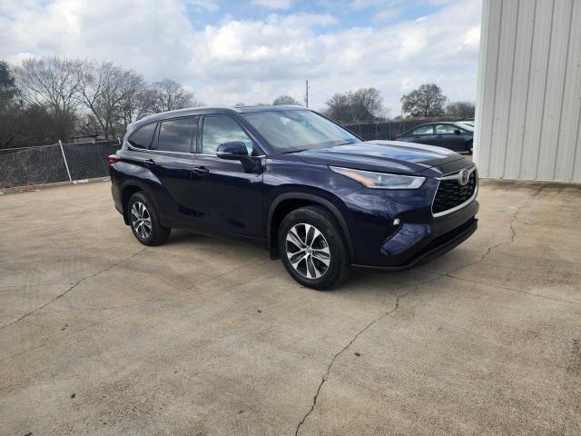 5TDGZRBH2NS245799 - 2022 TOYOTA HIGHLANDER XLE BLUE photo 1
