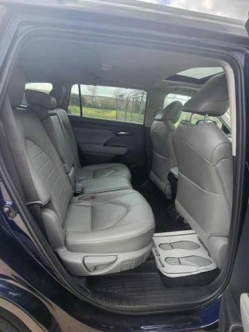5TDGZRBH2NS245799 - 2022 TOYOTA HIGHLANDER XLE BLUE photo 6