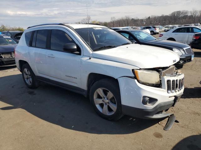 1C4NJDBBXDD232998 - 2013 JEEP COMPASS SPORT WHITE photo 4