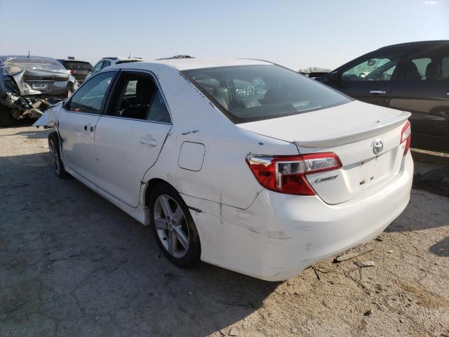 4T1BF1FK6DU639337 - 2013 TOYOTA CAMRY L WHITE photo 2