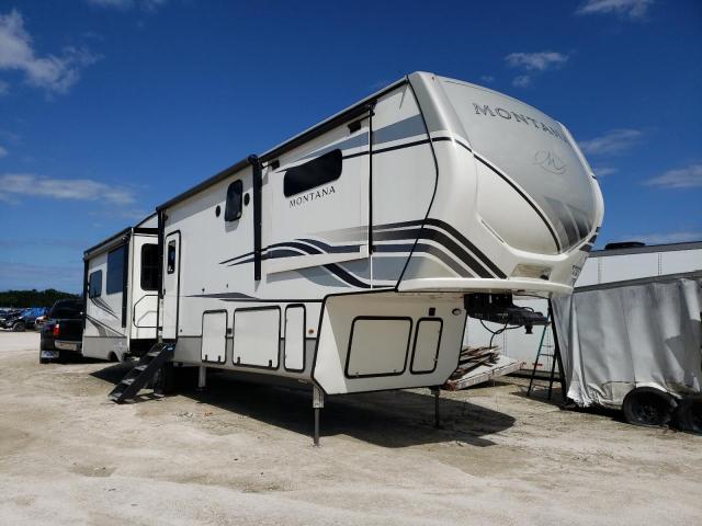 4YDFM0T20N4702330 - 2022 KEYSTONE MONTANA WHITE photo 1